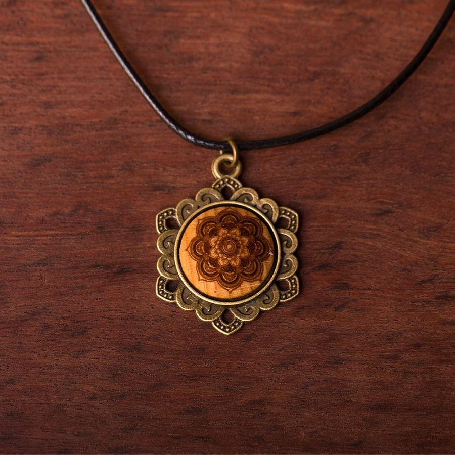 Mandala Blume Kette Epoxidschmuck mit Naturholz