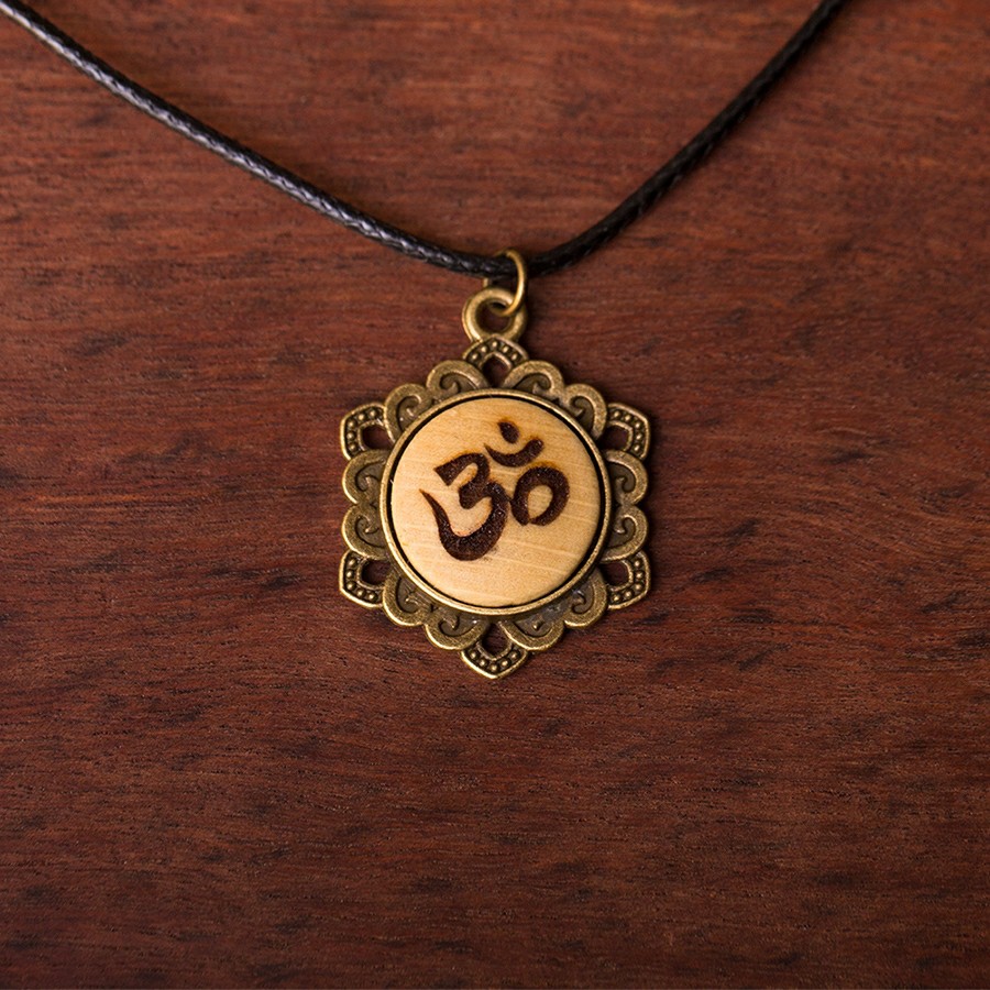 Om Kette Epoxidschmuck mit Naturholz
