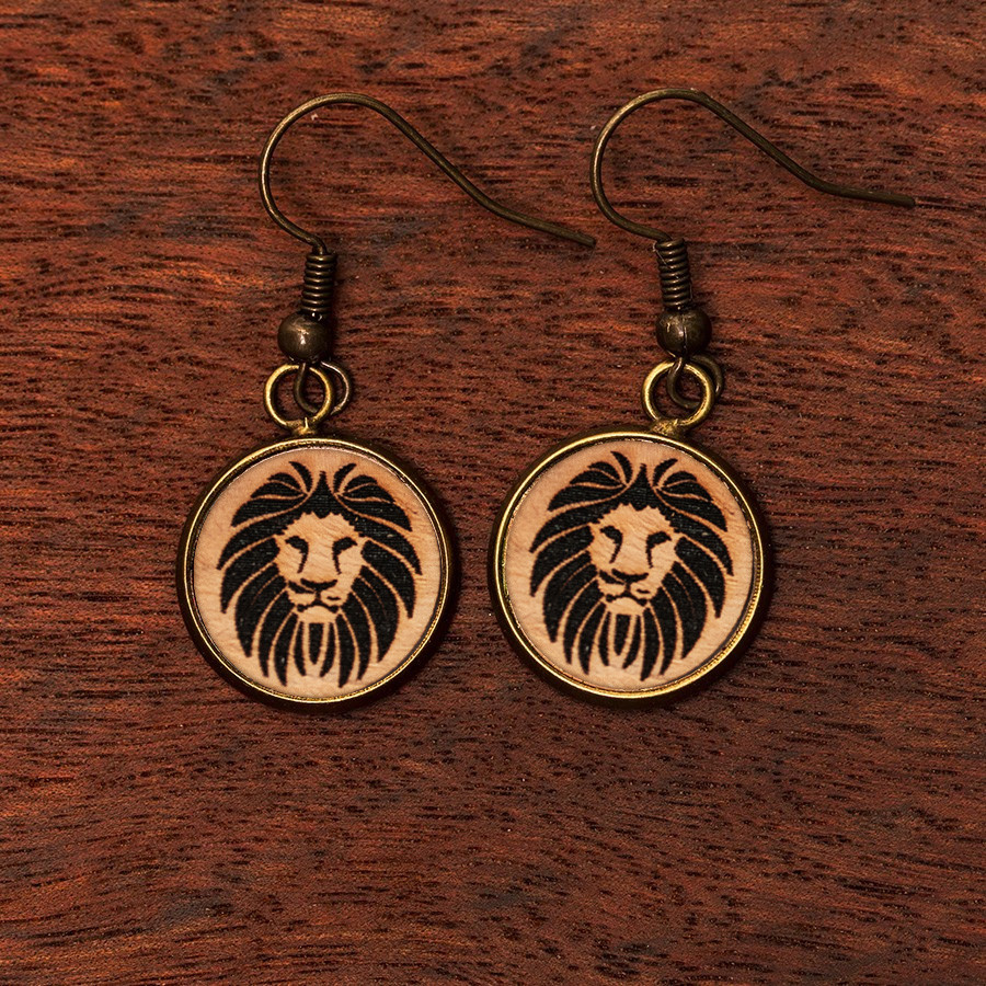 Löwe Ohrringe Epoxidschmuck mit Naturholz