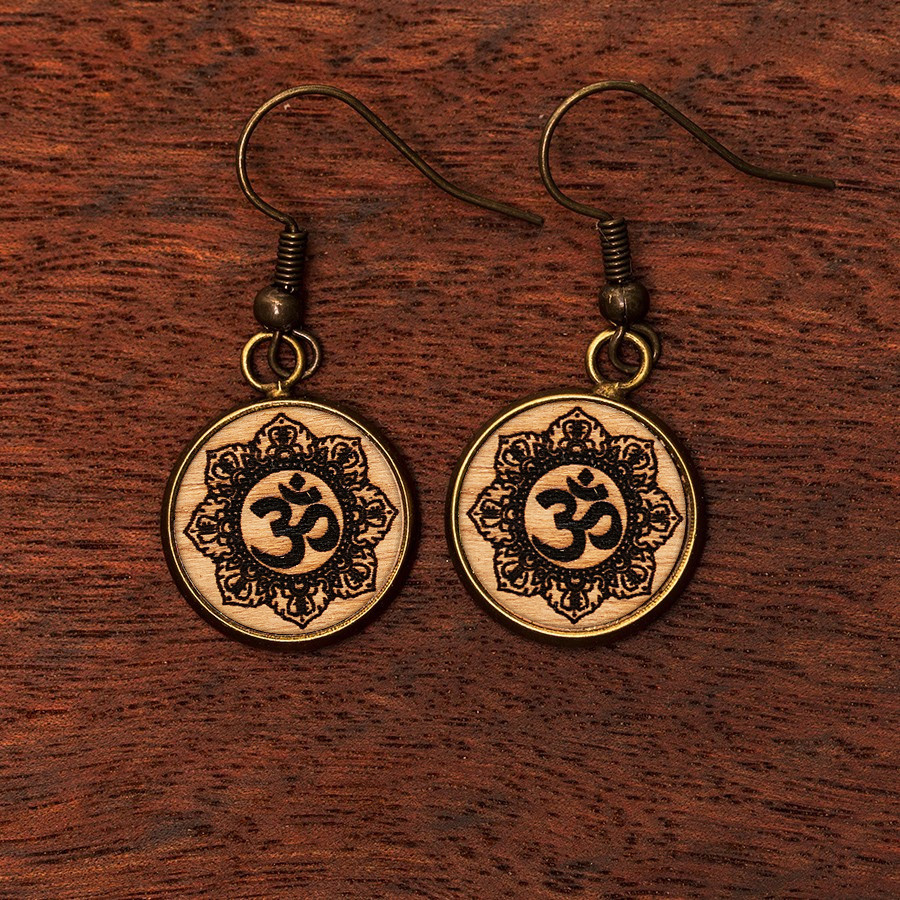 Om Flower Ohrringe Epoxidschmuck mit Naturholz