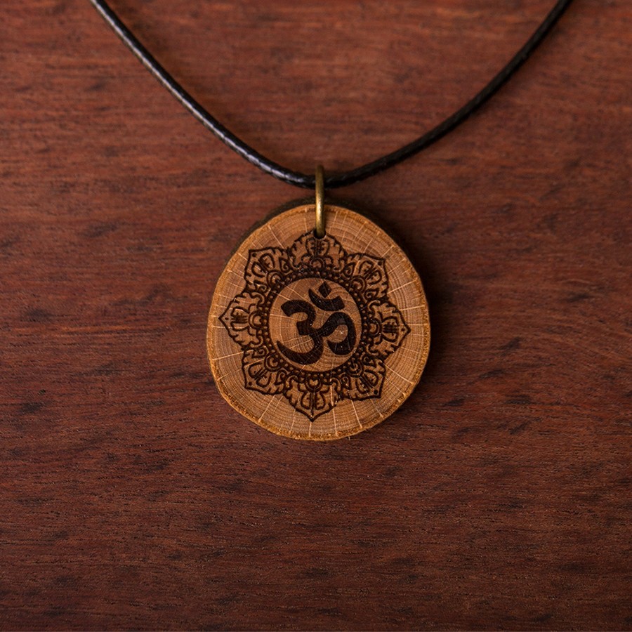 Om Flower Kette Epoxidschmuck mit Naturholz