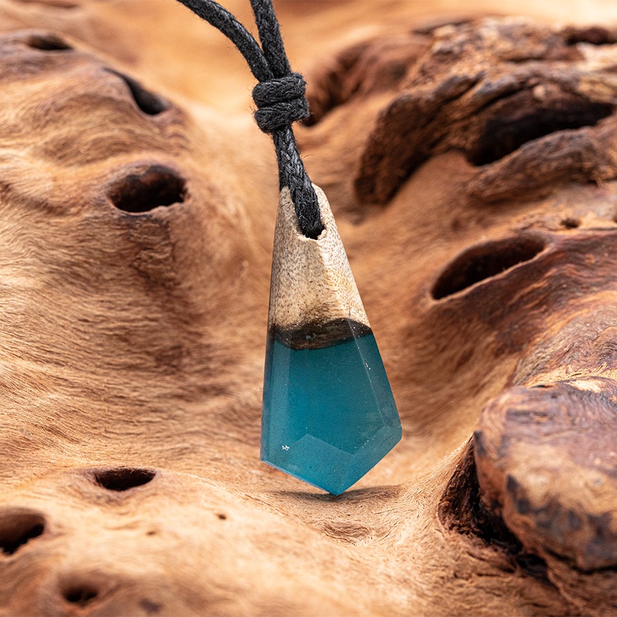 Epoxid Kristall 4069 Holz Kristall aus Holz und Harz / Resin, Schmuck / Halsketten