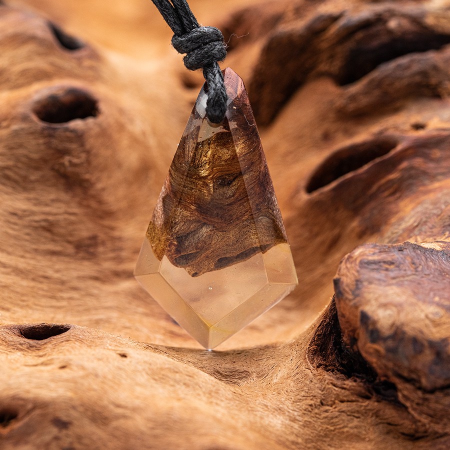 Epoxid Kristall 4323 Holz Kristall aus Holz und Harz / Resin, Schmuck / Halsketten