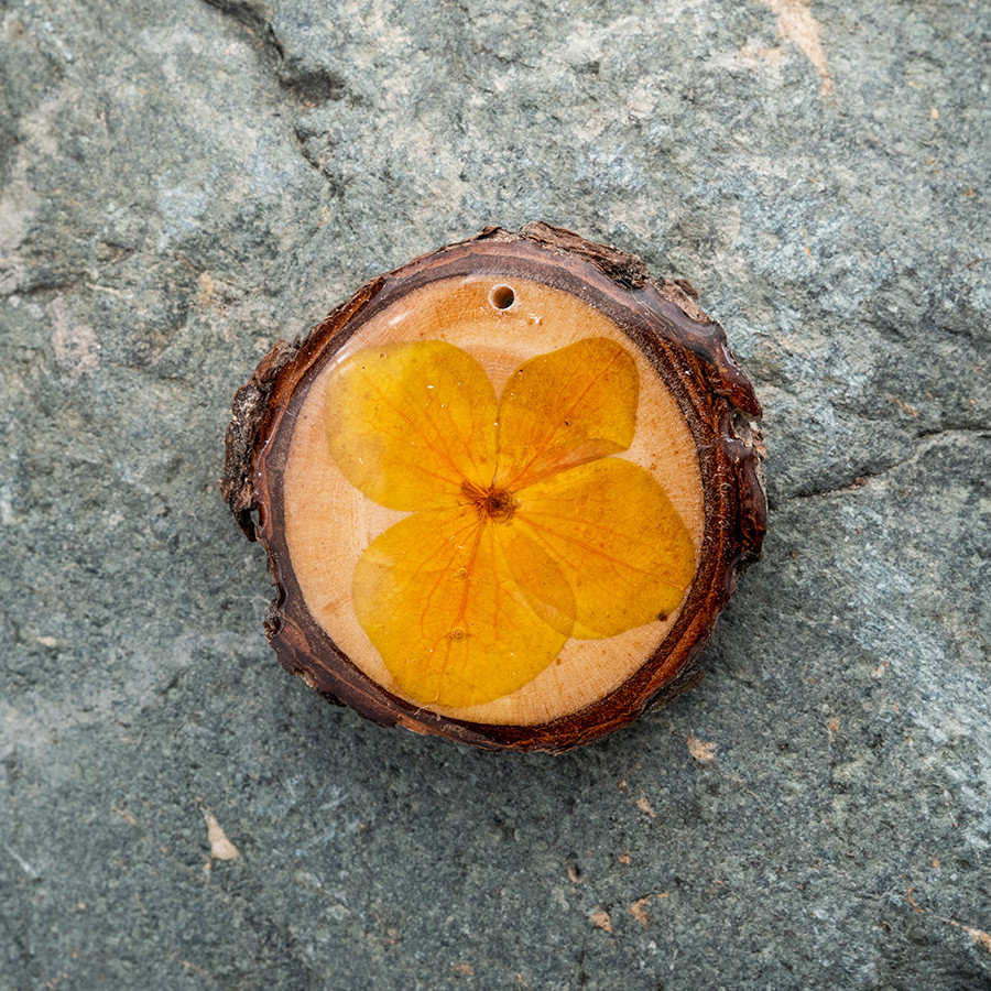 Zirbenblüte 5326 Kette Epoxidschmuck mit Naturholz