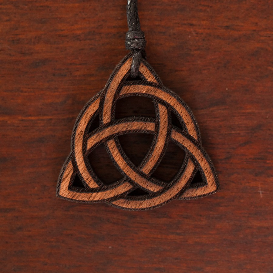 Triquetra Kupfereiche Kette Epoxidschmuck mit Naturholz